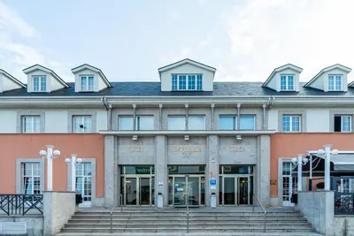 a building with stairs in front of it at Ponferrada Plaza in Ponferrada