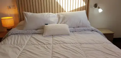 a bedroom with a white bed with a ceiling at Piedad Fernandez Fernandez Gestion de Inmuebles - II in Burela de Cabo