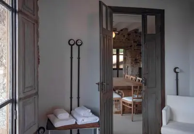 a room with an open door and a mirror at Houmi As Bouzas in Castrelo de Miño