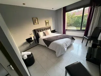 a bedroom with a bed and a large window at Motel Montecarlo in Teo