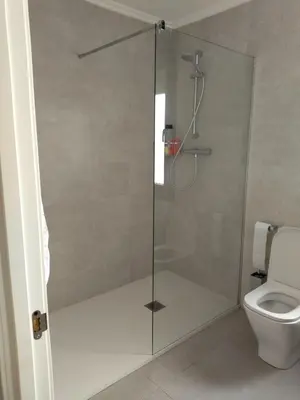 a shower in a bathroom with a toilet at Casanova in Fene