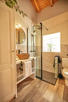 a bathroom with a shower and a sink and a toilet at Casa Montse. Apartamentos turísticos in Ribadeo