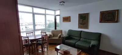 a living room with a green couch and a table at MIRADOR DEL EO in Ribadeo
