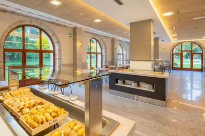 a cafeteria with aasteryasteryasteryasteryasteryasteryasteryasteryasteryasteryasteryastery at Iberik Gran Balneario de Guitiriz in Guitiriz