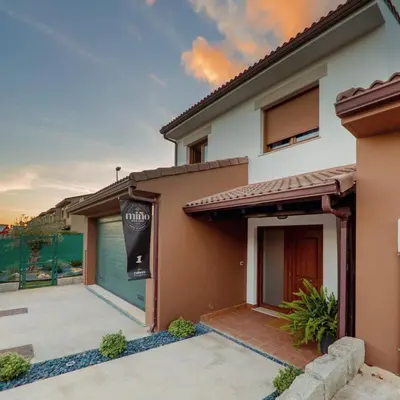a house with a driveway in front of it at Yuhom, casas con alma, Xacedos 1 in Miño
