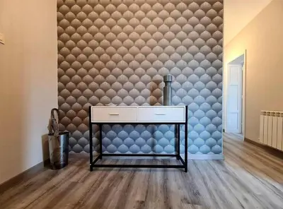 a living room with a wall covered in balls at Piso Estacion Tren Bus Termas muy luminoso in Ourense