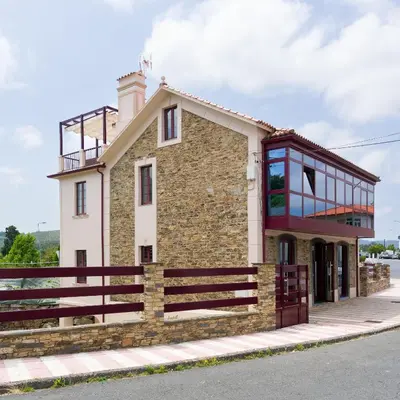 a building on the side of the street at Ático tipo loft en San Sadurniño. in Santa María La Mayor del Rosario