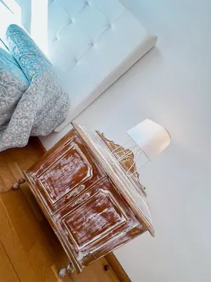 a glass box on a table next to a bed at Alianza del Castillo in Ponferrada
