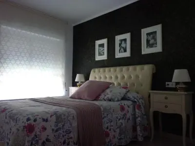 a bedroom with a bed and a window at Tu Apartamento Ideal in Ponferrada