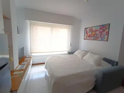 a bedroom with a bed and a window at Apartamento Alecrin Padrón in Padrón