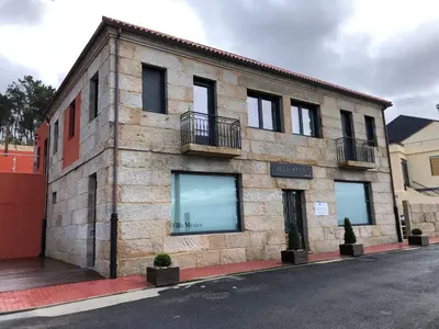 a brick building on the side of a street at Hotel Villa México in Faramentaos