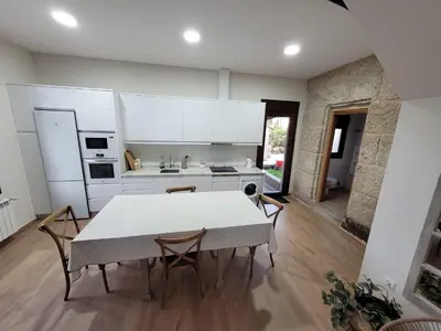 a kitchen with a table and chairs in a room at Casa do Porto in Partovia