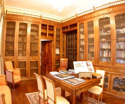 a dining room with a wooden table and chairs at Hotel Monumento Pazo do Castro in O Barco de Valdeorras
