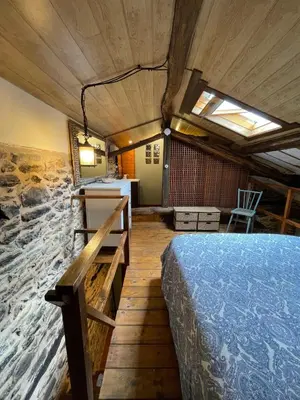 a bedroom in a house with a bed at Apartamento Felicitas en La Casa de Cobos, Ribeira Sacra in Puebla del Brollón