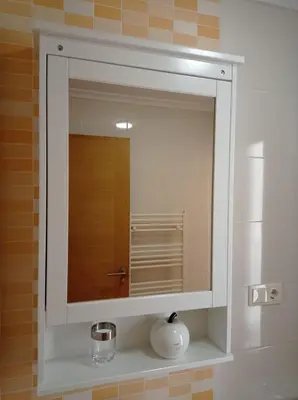 a mirror with a vase on a shelf in a bathroom at Apartamento Alfa in Monforte de Lemos