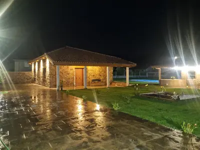 a house in the rain at night at Casa Grilo in Monforte de Lemos