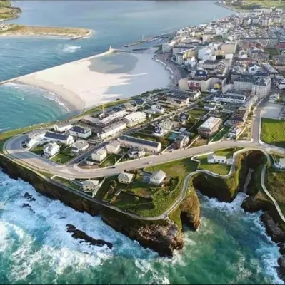 an aerial view of a city next to the ocean at Céntrico, 100 metros de la playa, reformado,163 m2 in Foz