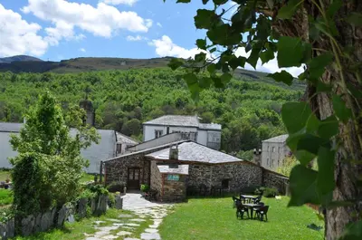 a view of the house from the garden at A Horta de Abel in Tríacastela