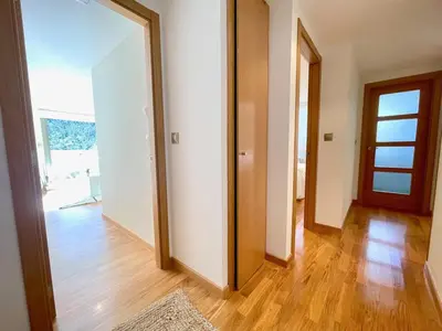 an empty hallway with a door and a wooden floor at The Cliffs - Montmar in Viveiro