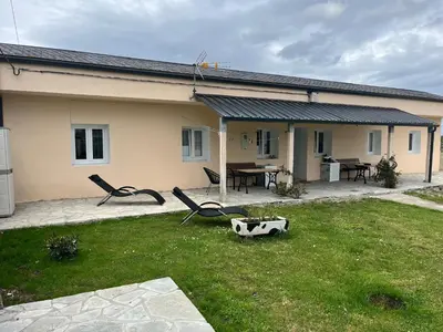 a house with a yard with chairs and a table at Viviendas uso turístico REME II in Foz