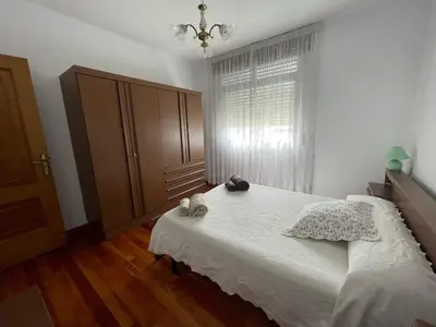 a bedroom with a bed with two stuffed animals on it at Piso turístico Baralla in Baralla