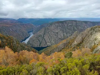 a view of a valley in the mountains at Casita de Florita in Doade