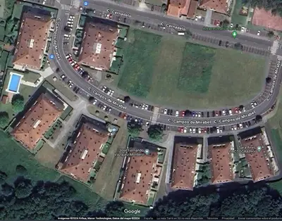 an overhead view of an intersection with a road at apartamento con jardin in Santiago de Compostela