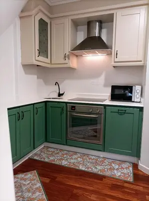 a kitchen with green cabinets and a stove at O balcón do Río in Caldas de Reis