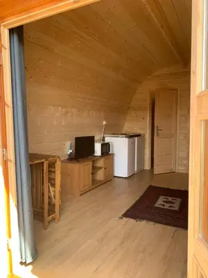 an empty room with a kitchen and a refrigerator at Bungalow 3 personas - Camping Playa de Tapia in Tapia de Casariego